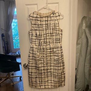 Banana Republic cream and black patterned dress with collar detail. Size 8.